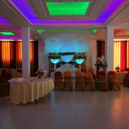 Avanya Hotel And Reception Hall Angunakolapelessa 外观 照片