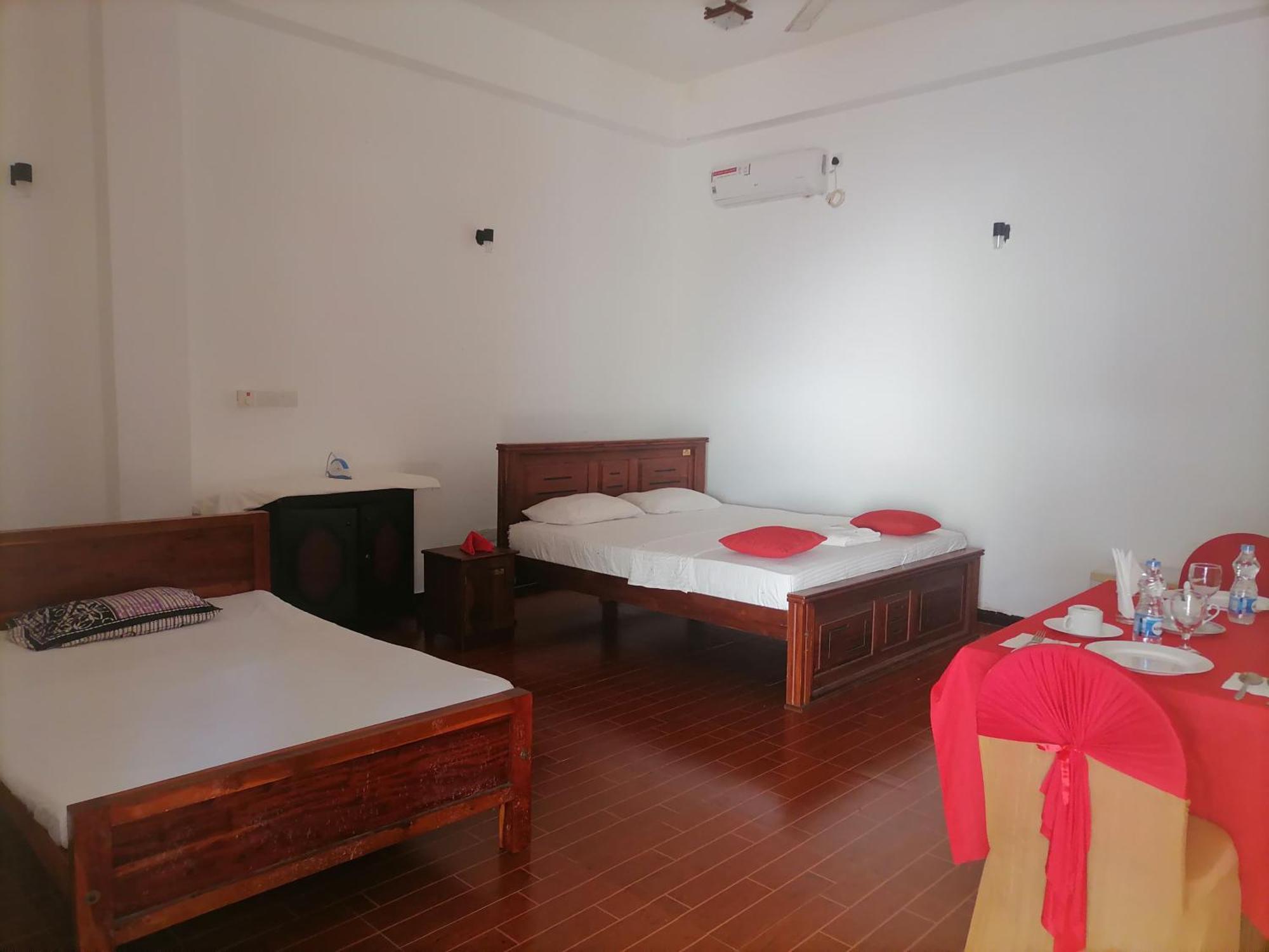 Avanya Hotel And Reception Hall Angunakolapelessa 外观 照片
