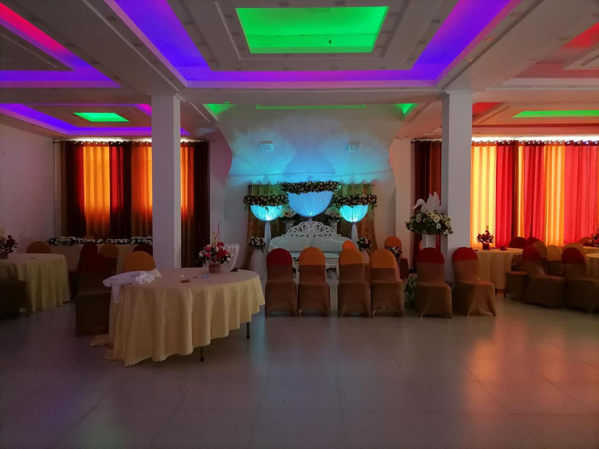 Avanya Hotel And Reception Hall Angunakolapelessa 外观 照片