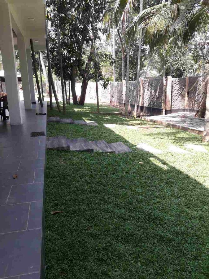 Avanya Hotel And Reception Hall Angunakolapelessa 外观 照片