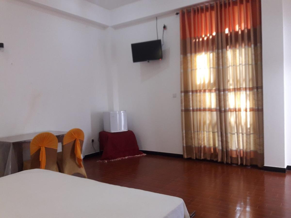 Avanya Hotel And Reception Hall Angunakolapelessa 外观 照片