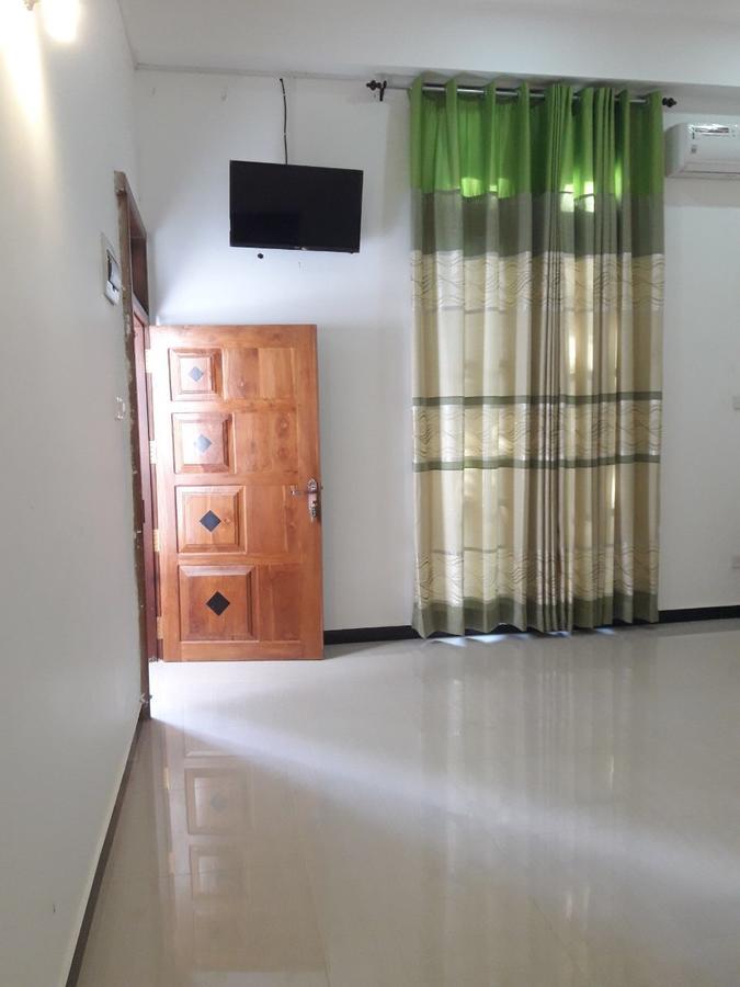 Avanya Hotel And Reception Hall Angunakolapelessa 外观 照片
