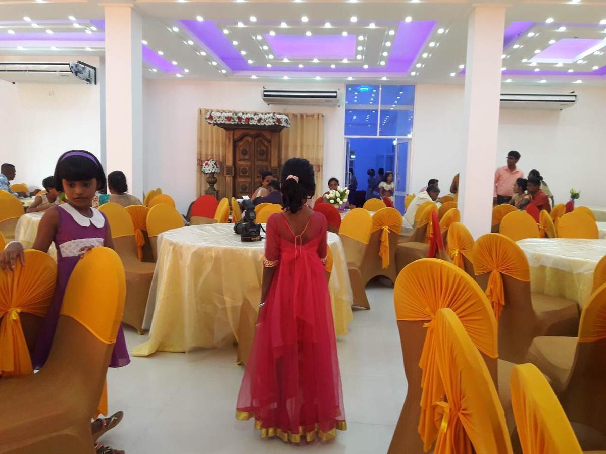 Avanya Hotel And Reception Hall Angunakolapelessa 外观 照片